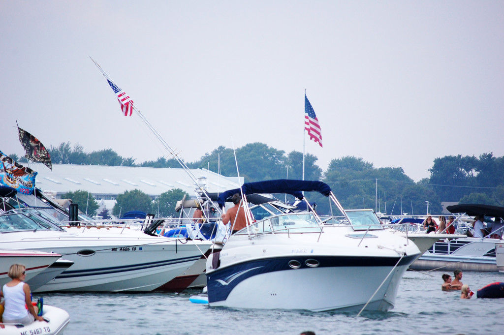 2014 07 27 145 american flags on boat